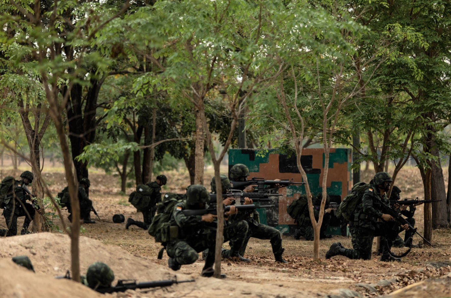 20 ก.พ. – 13 มี.ค. 69 /InfantryRiflePlatoonTacticsTraining 
นนร. ชั้นปีที่ 3 รุ่นที่ 75 ฝึกภาคสนาม วิชาการฝึกยุทธวิธีทหารราบระดับหมวด ทำการฝึกต่างๆดังนี้
1. การฝึกระเบียบการนำหน่วย
2. การฝึกการให้คำสั่งยุทธการของ ผบ.มว.
3. การฝึกการปฏิบัติในที่รวมพล
4. การฝึกการเคลื่อนที่เข้าปะทะ
5. การฝึกการเข้าที่รวมพล
6. การฝึกการเข้าตีกลางคืน
7. การฝึกเข้าตีเวลากลางวัน
8. การฝึกตั้งรับ
9. การฝึกการผลัดเปลี่ยนหน่วย 
10. การฝึกการลาดตระเวน/ตีโฉบฉวย
11. การฝึกการรบด้วยวิธีรุก/รับ