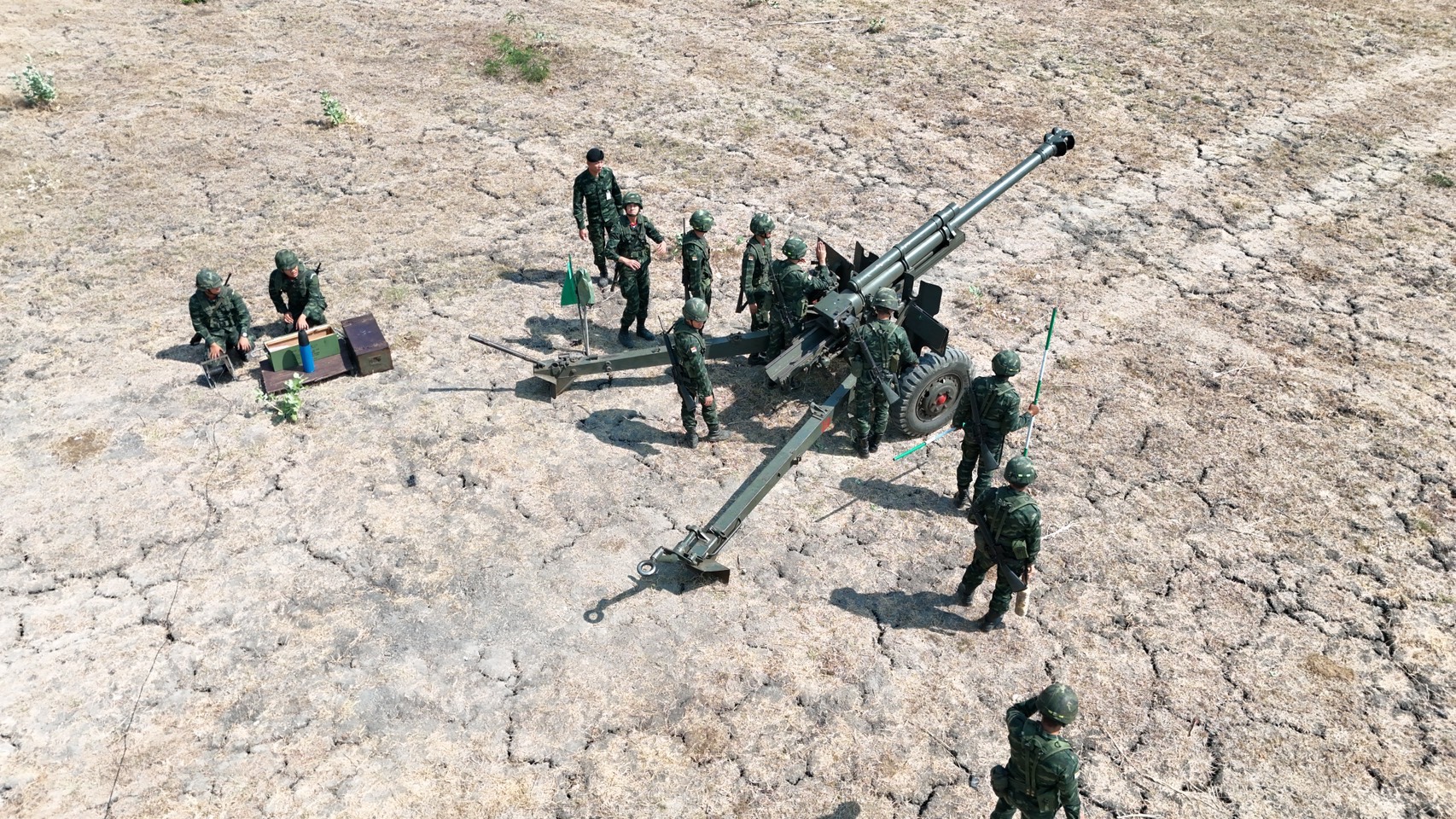 2 – 17 มี.ค. 69 /FieldArtilleryAndAirDefenseArtilleryTraining/
นนร.ชั้นปีที่ 2 รุ่นที่ 76 วิชาการฝึกปืนใหญ่สนาม และปืนใหญ่ต่อสู้อากาศยาน ทำการฝึกต่างๆดังนี้
1. การฝึกใช้อาวุธนำวิถีระดับต่ำ Star Streak                 .            
2. การฝึกการใช้อาวุธประจำกายในการป้องกันภัยทางอากาศ
3. การฝึกหน้าที่พลประจำปืน ปตอ. 40 มม. และการเล็งตาม
4. การฝึกการปฏิบัติงานของ  ศปภอ.พัน.ปตอ.
5. การฝึกการปฏิบัติงานของเรดาร์ LADDS
