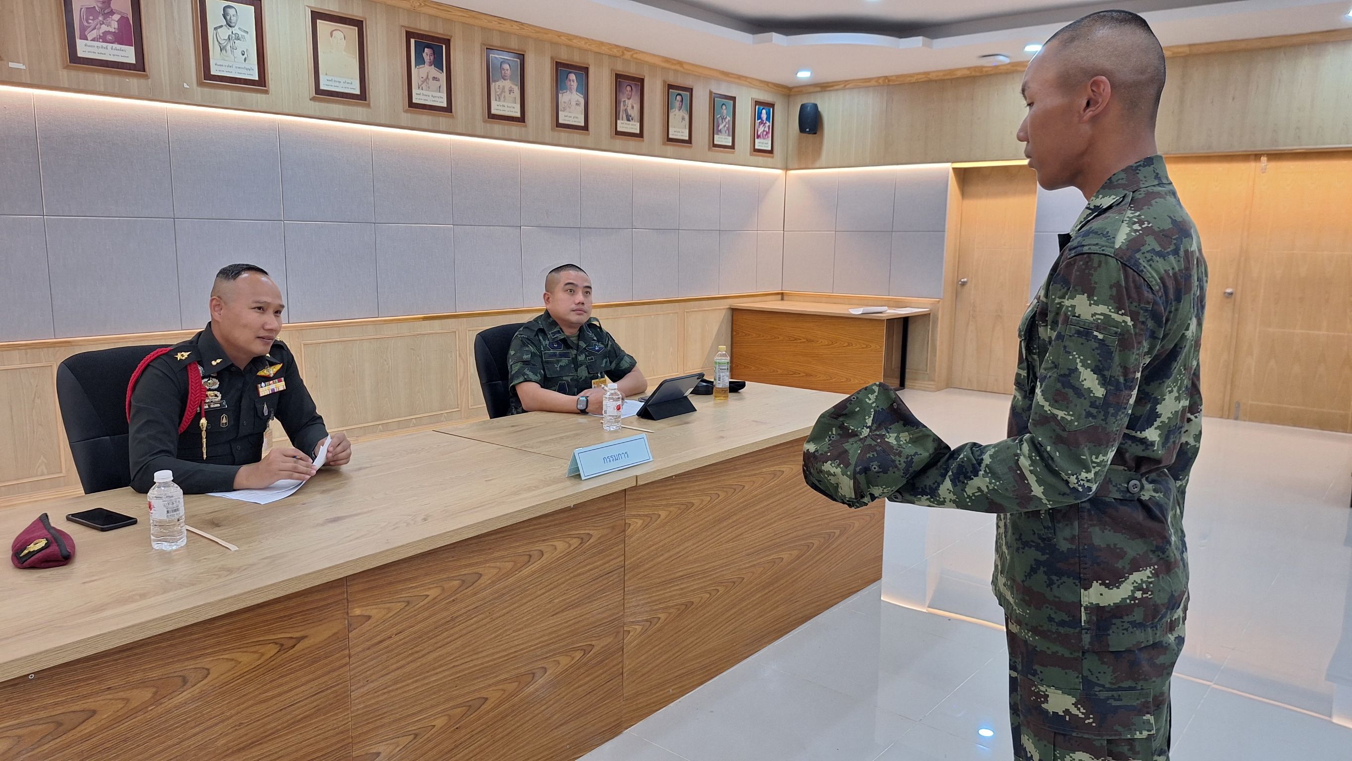 นนร.ชั้นปีที่ 1 รุ่นที่78 ปี2569 -ScholarshipInterviewNewCadet2569- 
การสอบสัมภาษณ์เพื่อคัดเลือก นนร.ชั้นปีที่ 1 รุ่นที่ 78 ไปศึกษาในต่างประเทศ ประจำปีงบประมาณ 2569
เมื่อ วันที่ 24 มี.ค. 69 เวลา 09.45 น. รองผู้อำนวยการส่วนวิชาทหาร โรงเรียนนายร้อยพระจุลจอมเกล้า เป็นประธานในการดำเนินการสอบสัมภาษณ์คัดเลือก นักเรียนนายร้อยชั้นปีที่ 1 รุ่นที่ 78 ที่มีความสนในรับทุนจาก ทบ. เพื่อเดินทางไปศึกษา ณ สถาบันวิชาการต่างประเทศ ประจำปีงบประมาณ 2569