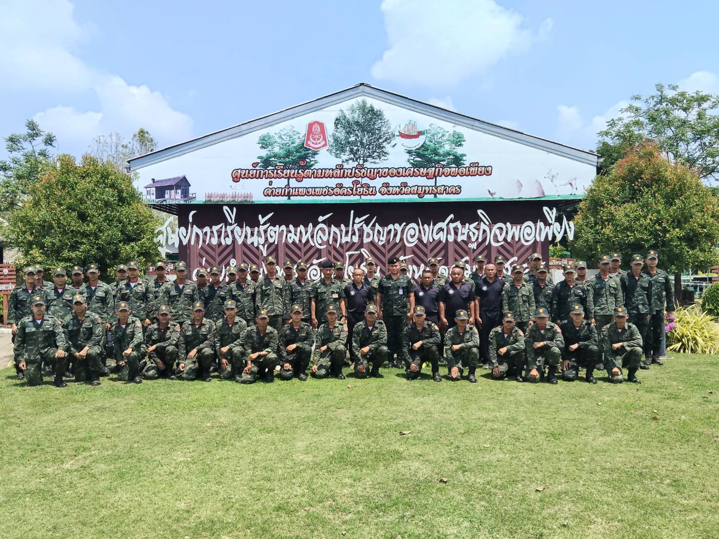 18 – 26 มี.ค. 69 /CommunicationsTraining /
นนร.ชั้นปีที่ 1 รุ่นที่ 77 วิชาการฝึกการติดต่อสื่อสาร ทำการฝึกต่างๆดังนี้
1.การฝึกการปฏิบัติงานของศูนย์ข่าว 
2.การฝึกการสื่อสารประเภทวิทยุ AM, FM 
3.การสื่อสารประเภทสาย 
4.การฝึกการสื่อสารประเภทวิทยุถ่ายทอด 
5.การฝึกปฏิบัติงานของเหล่าทหารสื่อสาร