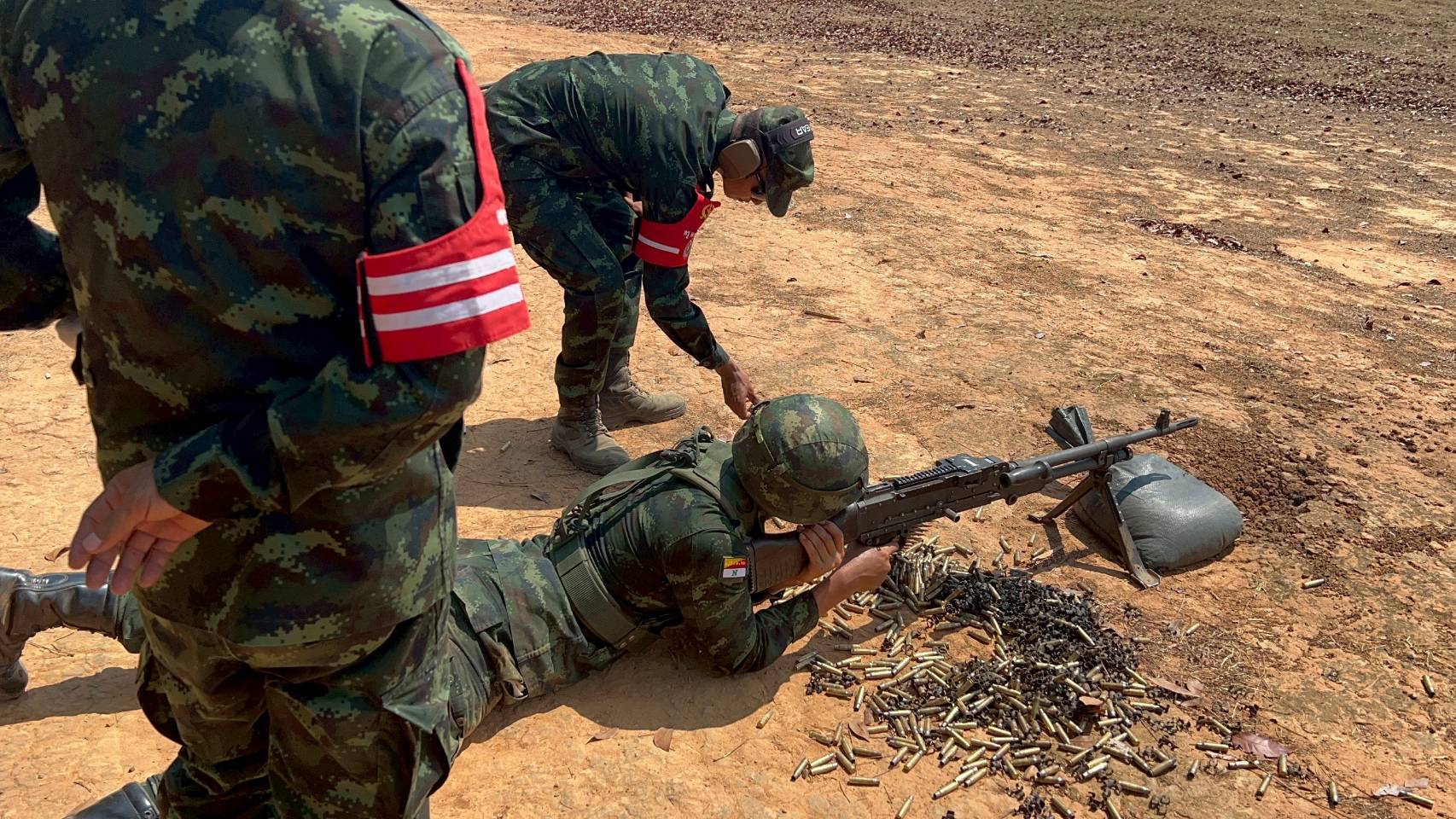 18 – 27 มี.ค. 69 /UnitWeaponSystemsAndFireControlTraining /
นนร.ชั้นปีที่ 2 รุ่นที่ 76 วิชาการฝึกยิงอาวุธประจำหน่วย หลักยิงและตรวจการณ์ ทำการฝึกต่างๆดังนี้
1. การฝึกหน้าที่พลประจำเครื่องยิงและการตั้งยิง ค.60 มม., ค.81 มม., ค.120 มม. และการฝึกทำหน้าที่ ผตน. 
2. การฝึกหน้าที่พลประจำปืน ปก.38, ปก.93 และการฝึกทำแผ่นจดระยะ ปก.
3. การฝึกเครื่องช่วยฝึกเทคโนโลยีสูง (Focuss-2) Application และ ส่วนยิง (ค.อัดลม) (เสริม ผตน.)
4. การยิงปืนด้วยกระสุนจริง ปก.38 และ ปก.93
5. การฝึกส่วนอำนวยการยิง, ผู้ตรวจการณ์หน้า และ ส่วนยิง (ค.อัดลม) (เสริม ผตน.)
6. การฝึกการสร้างสนามทุ่นระเบิดป้องกันตน
7. การฝึกการใช้บังกะโลตอปิโดเจาะช่องสนามทุ่นระเบิด
8. การฝึกการติดตั้งและรื้อถอนทุ่นระเบิดสังหารบุคคล M18A1 (เคลย์มอร์)