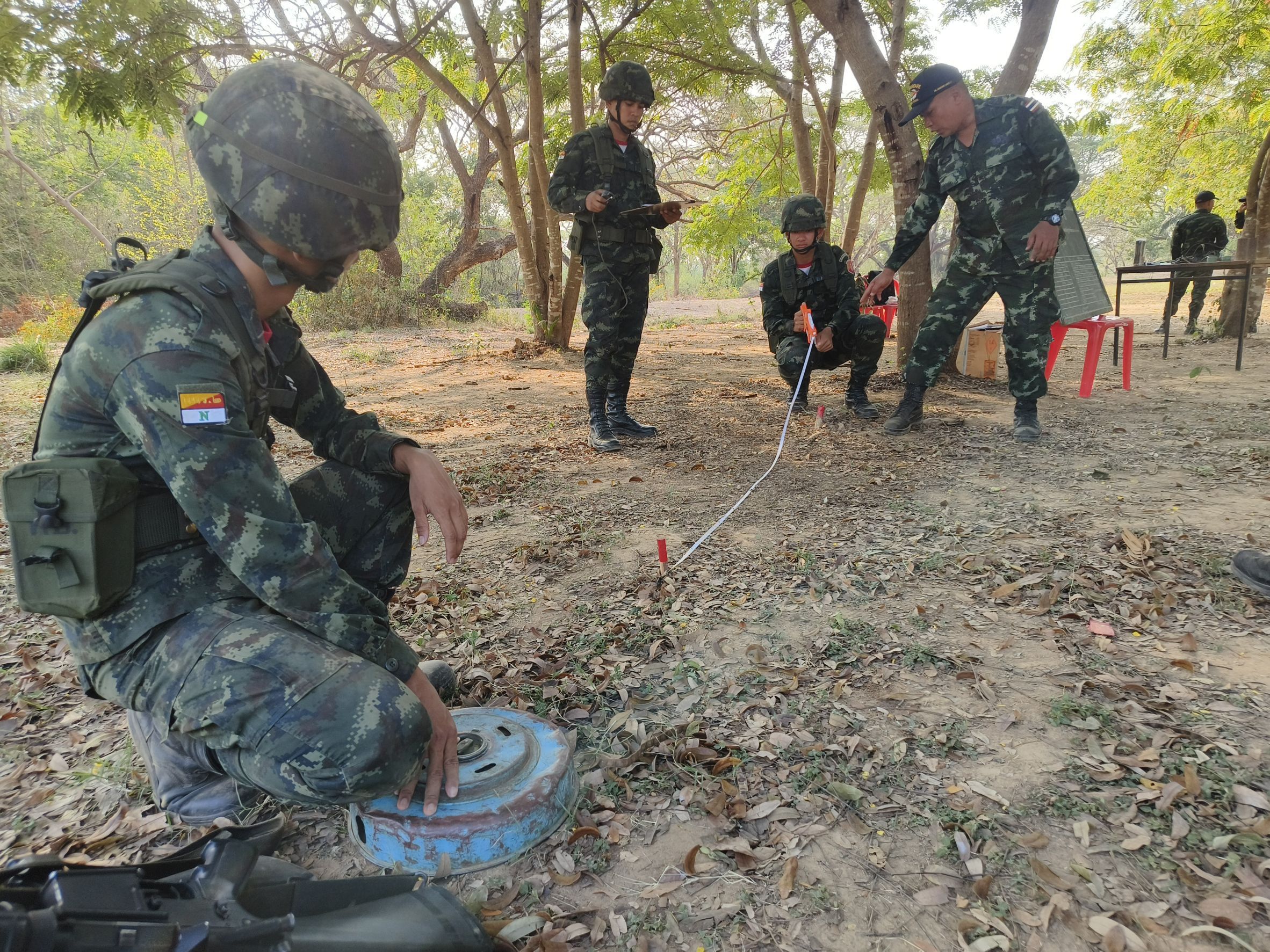 18 – 27 มี.ค. 69 /UnitWeaponSystemsAndFireControlTraining /
นนร.ชั้นปีที่ 2 รุ่นที่ 76 วิชาการฝึกยิงอาวุธประจำหน่วย หลักยิงและตรวจการณ์ ทำการฝึกต่างๆดังนี้
1. การฝึกหน้าที่พลประจำเครื่องยิงและการตั้งยิง ค.60 มม., ค.81 มม., ค.120 มม. และการฝึกทำหน้าที่ ผตน. 
2. การฝึกหน้าที่พลประจำปืน ปก.38, ปก.93 และการฝึกทำแผ่นจดระยะ ปก.
3. การฝึกเครื่องช่วยฝึกเทคโนโลยีสูง (Focuss-2) Application และ ส่วนยิง (ค.อัดลม) (เสริม ผตน.)
4. การยิงปืนด้วยกระสุนจริง ปก.38 และ ปก.93
5. การฝึกส่วนอำนวยการยิง, ผู้ตรวจการณ์หน้า และ ส่วนยิง (ค.อัดลม) (เสริม ผตน.)
6. การฝึกการสร้างสนามทุ่นระเบิดป้องกันตน
7. การฝึกการใช้บังกะโลตอปิโดเจาะช่องสนามทุ่นระเบิด
8. การฝึกการติดตั้งและรื้อถอนทุ่นระเบิดสังหารบุคคล M18A1 (เคลย์มอร์)