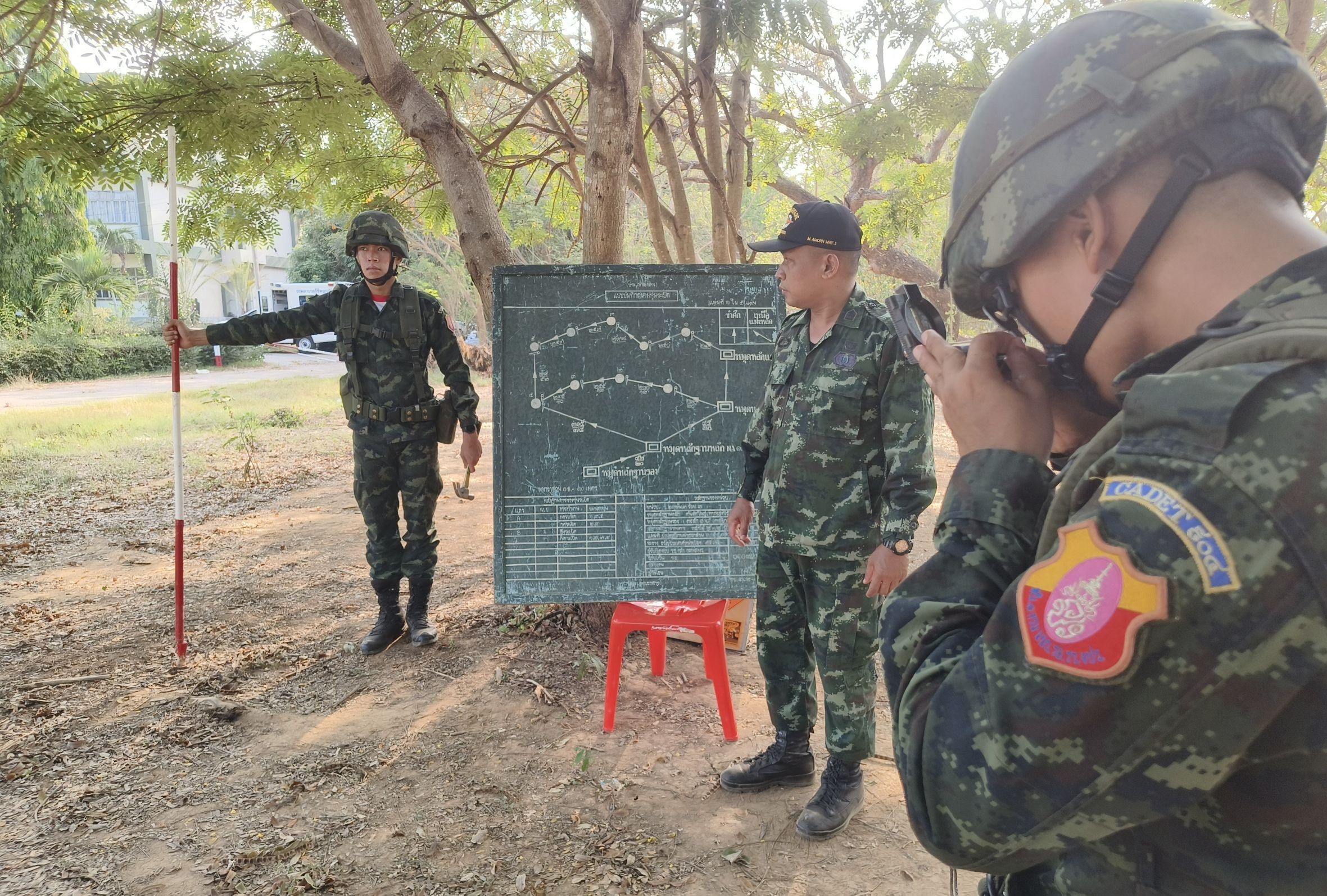 18 – 27 มี.ค. 69 /UnitWeaponSystemsAndFireControlTraining /
นนร.ชั้นปีที่ 2 รุ่นที่ 76 วิชาการฝึกยิงอาวุธประจำหน่วย หลักยิงและตรวจการณ์ ทำการฝึกต่างๆดังนี้
1. การฝึกหน้าที่พลประจำเครื่องยิงและการตั้งยิง ค.60 มม., ค.81 มม., ค.120 มม. และการฝึกทำหน้าที่ ผตน. 
2. การฝึกหน้าที่พลประจำปืน ปก.38, ปก.93 และการฝึกทำแผ่นจดระยะ ปก.
3. การฝึกเครื่องช่วยฝึกเทคโนโลยีสูง (Focuss-2) Application และ ส่วนยิง (ค.อัดลม) (เสริม ผตน.)
4. การยิงปืนด้วยกระสุนจริง ปก.38 และ ปก.93
5. การฝึกส่วนอำนวยการยิง, ผู้ตรวจการณ์หน้า และ ส่วนยิง (ค.อัดลม) (เสริม ผตน.)
6. การฝึกการสร้างสนามทุ่นระเบิดป้องกันตน
7. การฝึกการใช้บังกะโลตอปิโดเจาะช่องสนามทุ่นระเบิด
8. การฝึกการติดตั้งและรื้อถอนทุ่นระเบิดสังหารบุคคล M18A1 (เคลย์มอร์)