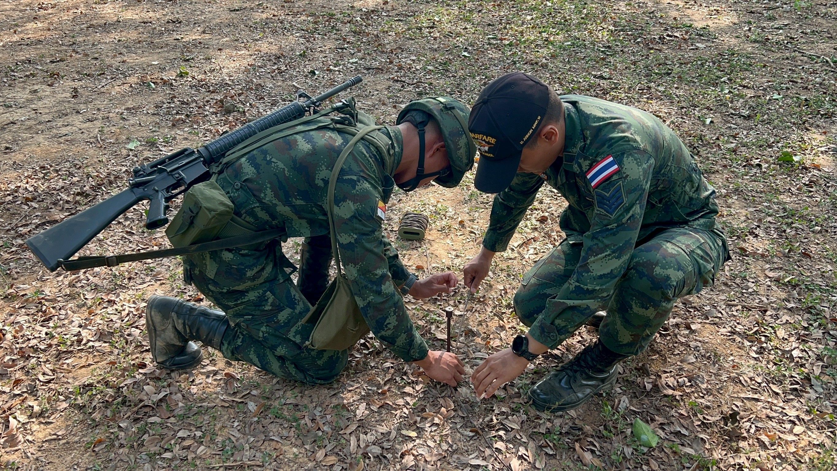 18 – 27 มี.ค. 69 /UnitWeaponSystemsAndFireControlTraining /
นนร.ชั้นปีที่ 2 รุ่นที่ 76 วิชาการฝึกยิงอาวุธประจำหน่วย หลักยิงและตรวจการณ์ ทำการฝึกต่างๆดังนี้
1. การฝึกหน้าที่พลประจำเครื่องยิงและการตั้งยิง ค.60 มม., ค.81 มม., ค.120 มม. และการฝึกทำหน้าที่ ผตน. 
2. การฝึกหน้าที่พลประจำปืน ปก.38, ปก.93 และการฝึกทำแผ่นจดระยะ ปก.
3. การฝึกเครื่องช่วยฝึกเทคโนโลยีสูง (Focuss-2) Application และ ส่วนยิง (ค.อัดลม) (เสริม ผตน.)
4. การยิงปืนด้วยกระสุนจริง ปก.38 และ ปก.93
5. การฝึกส่วนอำนวยการยิง, ผู้ตรวจการณ์หน้า และ ส่วนยิง (ค.อัดลม) (เสริม ผตน.)
6. การฝึกการสร้างสนามทุ่นระเบิดป้องกันตน
7. การฝึกการใช้บังกะโลตอปิโดเจาะช่องสนามทุ่นระเบิด
8. การฝึกการติดตั้งและรื้อถอนทุ่นระเบิดสังหารบุคคล M18A1 (เคลย์มอร์)