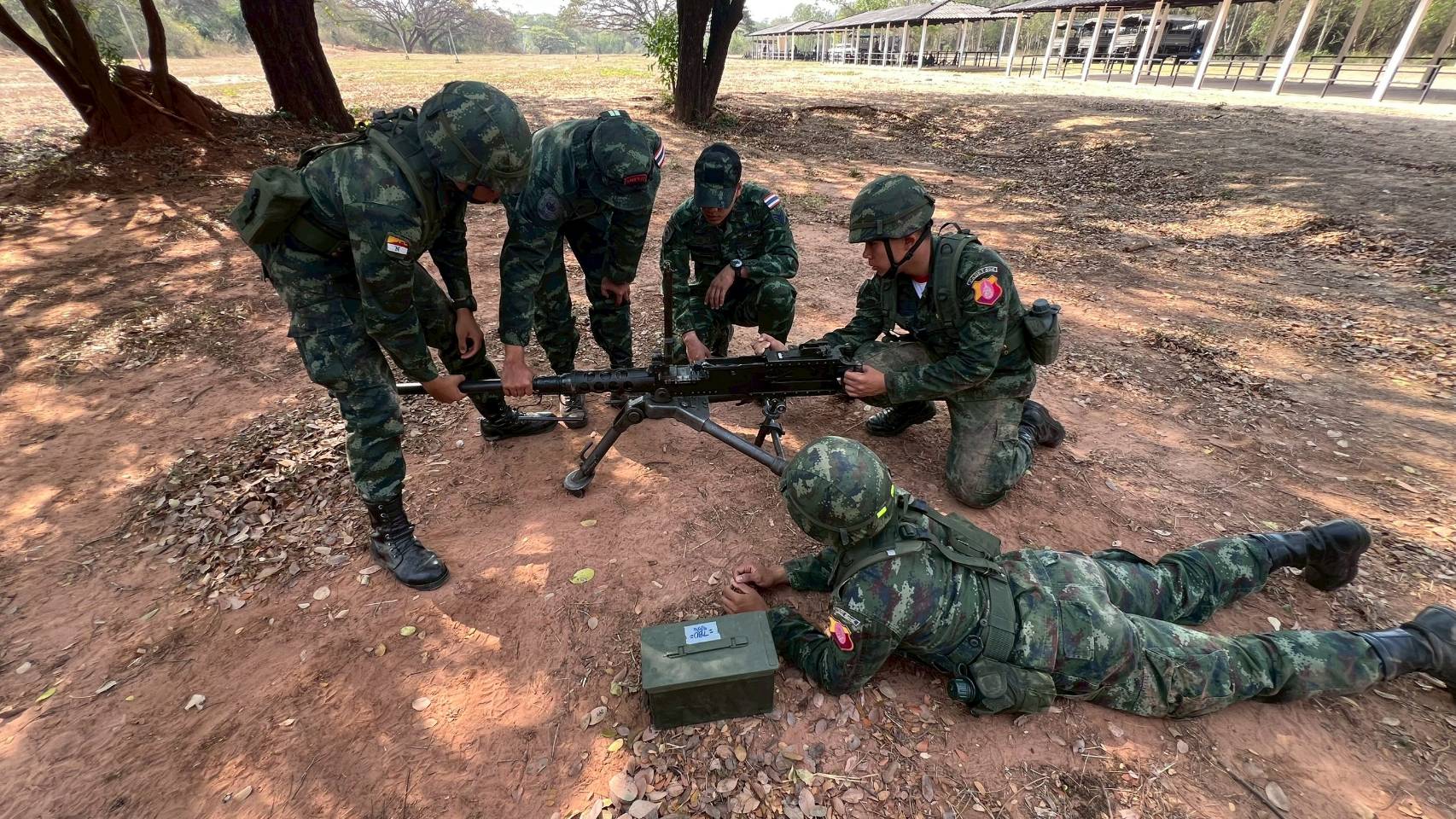 18 – 27 มี.ค. 69 /UnitWeaponSystemsAndFireControlTraining /
นนร.ชั้นปีที่ 2 รุ่นที่ 76 วิชาการฝึกยิงอาวุธประจำหน่วย หลักยิงและตรวจการณ์ ทำการฝึกต่างๆดังนี้
1. การฝึกหน้าที่พลประจำเครื่องยิงและการตั้งยิง ค.60 มม., ค.81 มม., ค.120 มม. และการฝึกทำหน้าที่ ผตน. 
2. การฝึกหน้าที่พลประจำปืน ปก.38, ปก.93 และการฝึกทำแผ่นจดระยะ ปก.
3. การฝึกเครื่องช่วยฝึกเทคโนโลยีสูง (Focuss-2) Application และ ส่วนยิง (ค.อัดลม) (เสริม ผตน.)
4. การยิงปืนด้วยกระสุนจริง ปก.38 และ ปก.93
5. การฝึกส่วนอำนวยการยิง, ผู้ตรวจการณ์หน้า และ ส่วนยิง (ค.อัดลม) (เสริม ผตน.)
6. การฝึกการสร้างสนามทุ่นระเบิดป้องกันตน
7. การฝึกการใช้บังกะโลตอปิโดเจาะช่องสนามทุ่นระเบิด
8. การฝึกการติดตั้งและรื้อถอนทุ่นระเบิดสังหารบุคคล M18A1 (เคลย์มอร์)