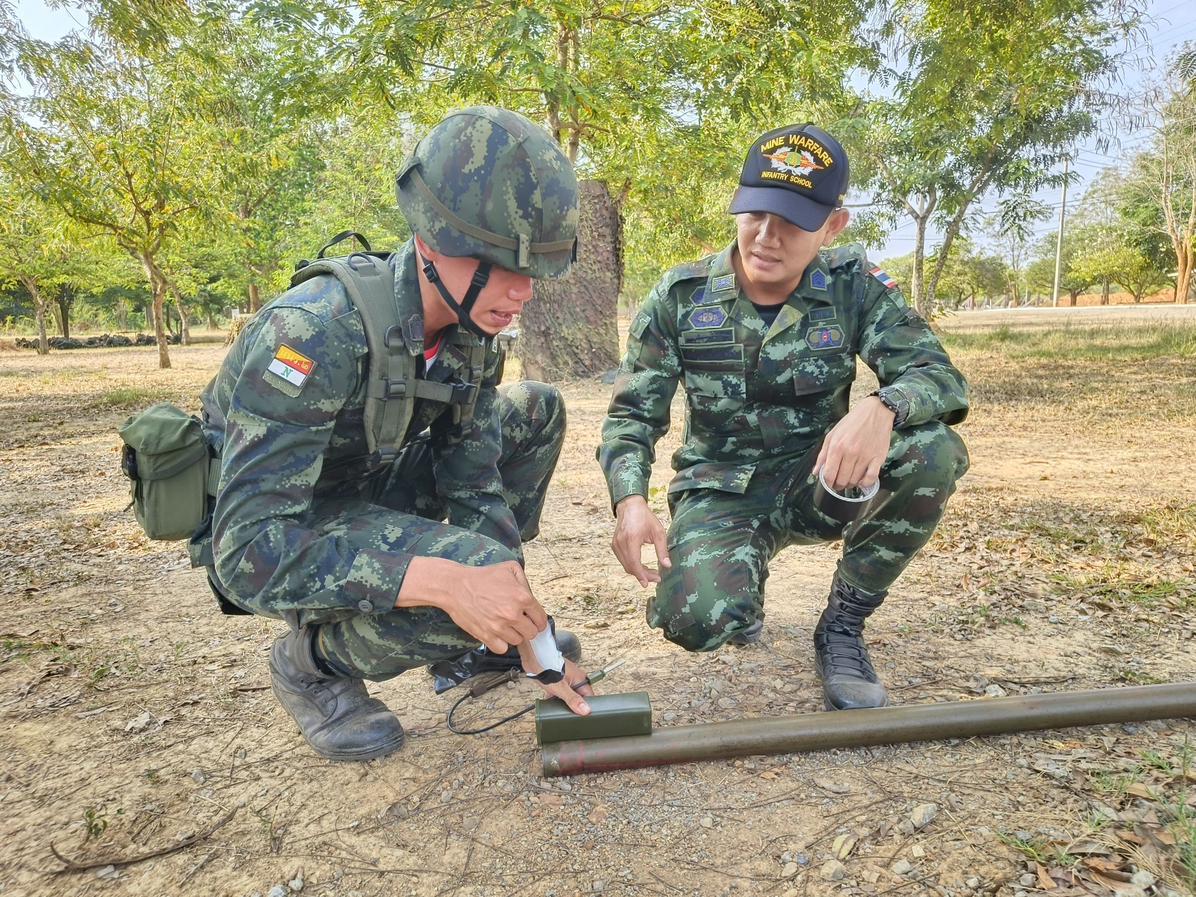 18 – 27 มี.ค. 69 /UnitWeaponSystemsAndFireControlTraining /
นนร.ชั้นปีที่ 2 รุ่นที่ 76 วิชาการฝึกยิงอาวุธประจำหน่วย หลักยิงและตรวจการณ์ ทำการฝึกต่างๆดังนี้
1. การฝึกหน้าที่พลประจำเครื่องยิงและการตั้งยิง ค.60 มม., ค.81 มม., ค.120 มม. และการฝึกทำหน้าที่ ผตน. 
2. การฝึกหน้าที่พลประจำปืน ปก.38, ปก.93 และการฝึกทำแผ่นจดระยะ ปก.
3. การฝึกเครื่องช่วยฝึกเทคโนโลยีสูง (Focuss-2) Application และ ส่วนยิง (ค.อัดลม) (เสริม ผตน.)
4. การยิงปืนด้วยกระสุนจริง ปก.38 และ ปก.93
5. การฝึกส่วนอำนวยการยิง, ผู้ตรวจการณ์หน้า และ ส่วนยิง (ค.อัดลม) (เสริม ผตน.)
6. การฝึกการสร้างสนามทุ่นระเบิดป้องกันตน
7. การฝึกการใช้บังกะโลตอปิโดเจาะช่องสนามทุ่นระเบิด
8. การฝึกการติดตั้งและรื้อถอนทุ่นระเบิดสังหารบุคคล M18A1 (เคลย์มอร์)