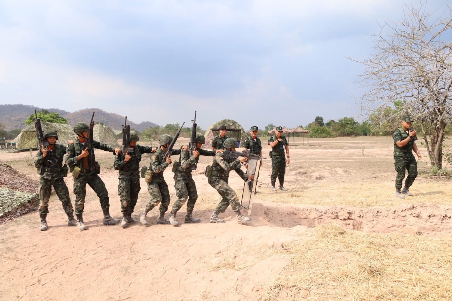 13 – 27 มี.ค. 69 /CavalyPlatoonTacticsTraining /
นนร.ชั้นปีที่ 3 รุ่นที่ 75 วิชาการฝึกทางยุทธวิธีทหารม้าระดับหมวด ทำการฝึกต่างๆดังนี้
1. การฝึกทางยุทธวิธีหมวดทหารม้ารถถัง 
2. การฝึกทางยุทธวิธีหมวดทหารม้าบรรทุกยานเกราะ 
3. การฝึกทางยุทธวิธีหมวดทหารม้าลาดตระเวน