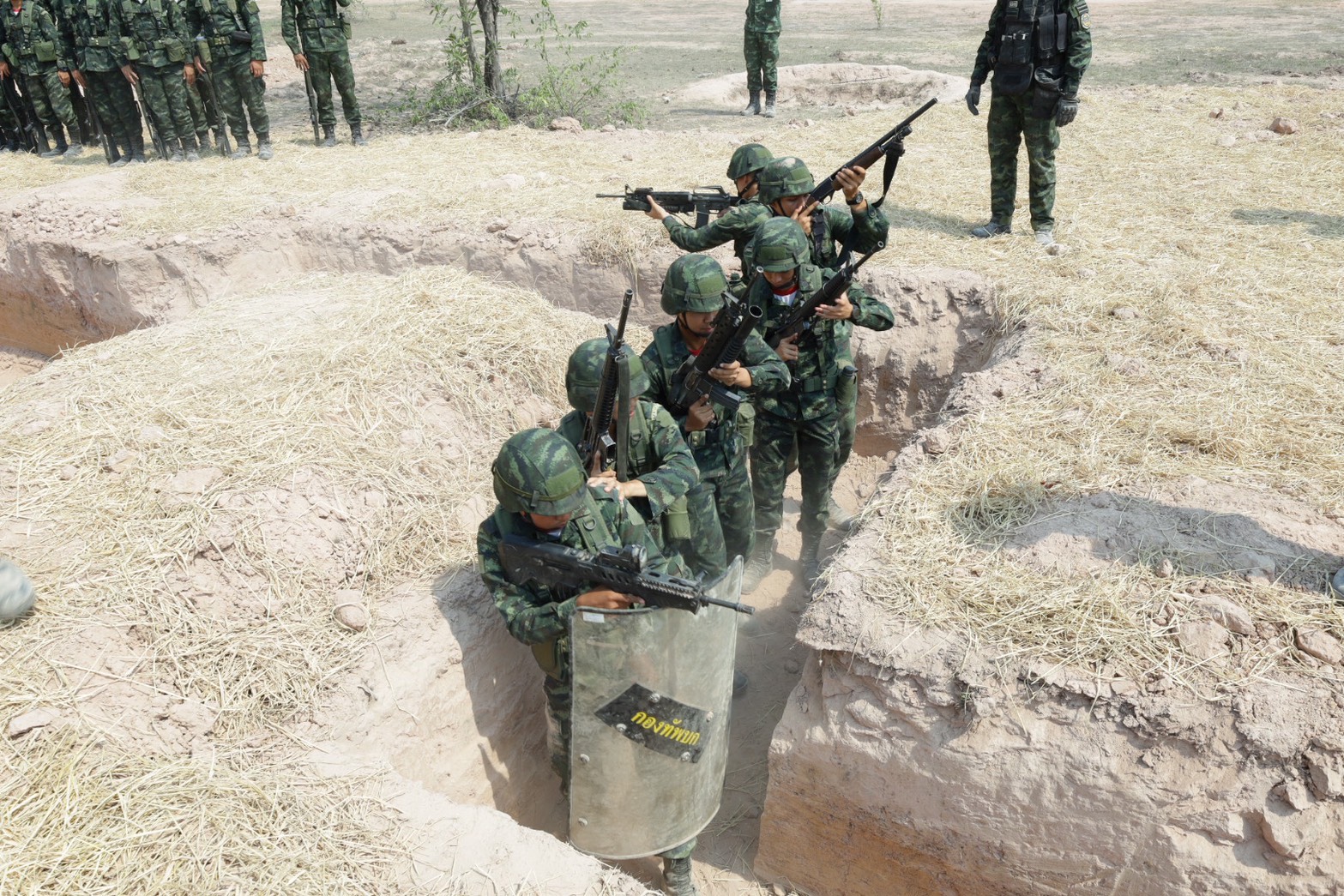 13 – 27 มี.ค. 69 /CavalyPlatoonTacticsTraining /
นนร.ชั้นปีที่ 3 รุ่นที่ 75 วิชาการฝึกทางยุทธวิธีทหารม้าระดับหมวด ทำการฝึกต่างๆดังนี้
1. การฝึกทางยุทธวิธีหมวดทหารม้ารถถัง 
2. การฝึกทางยุทธวิธีหมวดทหารม้าบรรทุกยานเกราะ 
3. การฝึกทางยุทธวิธีหมวดทหารม้าลาดตระเวน
