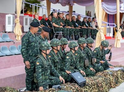 เมื่อวันที่ 17 มี.ค. 69 พล.อ.หญิง สมเด็จพระกนิษฐาธิราชเจ้า กรมสมเด็จพระเทพรัตนราชสุดาฯ สยามบรมราชกุมารี เสด็จพระราชดำเนินทอดพระเนตรการฝึกภาคสนาม วิชาการฝึกปืนใหญ่สนาม และปืนใหญ่ต่อสู้อากาศยาน ของ นนร.ชั้นปีที่ 2 รุ่นที่ 76 ประจำปีการศึกษา 2568 ณ พลับพลาเขาพุโลน ศูนย์การทหารปืนใหญ่ จังหวัดลพบุรี ทั้งภาคทฤษฎี และภาคปฏิบัติในวิชาปืนใหญ่สนาม รวมถึงวิชาป้องกันภัยทางอากาศของทหารปืนใหญ่ต่อสู้อากาศยาน ได้แก่ การจัดกำลัง การควบคุมบังคับบัญชา การใช้อาวุธ และการปฏิบัติการยิงด้วยกระสุนจริง รวมไปถึงการแสดงยุทโธปกรณ์ของเหล่าทหารปืนใหญ่ และการปฏิบัติการยิงด้วยกระสุนจริงของนักเรียนนายร้อย ซึ่งเป็นการฝึกสำคัญในการบูรณาการความรู้ด้านยุทธวิธี การควบคุมบังคับบัญชา และการปฏิบัติของทหารปืนใหญ่ในสถานการณ์เสมือนจริง