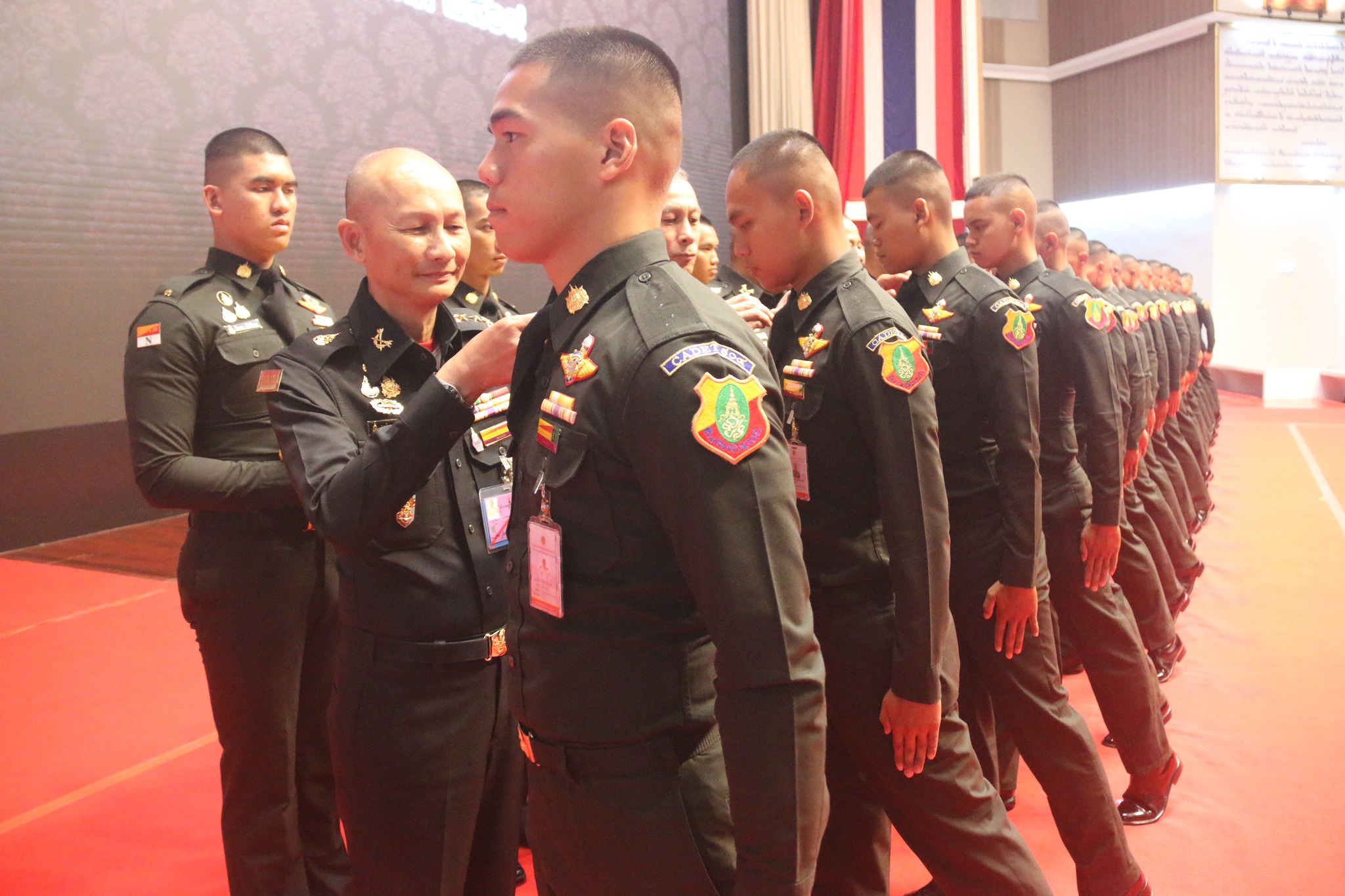 วันที่ 30 มี.ค. 69/BadgeToPinCadet2569/
พิธีเลื่อนชั้นการศึกษาและประดับเครื่องหมายนักเรียนผู้บังคับบัญชา ให้แก่ นนร. ชั้นปีที่ 1 - 5 ประจำปีการศึกษา 2569
เมื่อ วันที่ 30 มี.ค. 69 เวลา 09.00 น. โรงเรียนนายร้อยพระจุลจอมเกล้า กำหนดจัดพิธีเลื่อนชั้นการศึกษาและประดับเครื่องหมายนักเรียนผู้บังคับบัญชา ให้แก่ นักเรียนนายร้อยชั้นปีที่ 1 – 5 ประจำปีการศึกษา2569 ณ หอประชุม โรงเรียนนายร้อยพระจุลจอมเกล้า โดยมี ผู้บัญชาการ โรงเรียนนายร้อยพระจุลจอมเกล้า เป็นประธานในพิธี