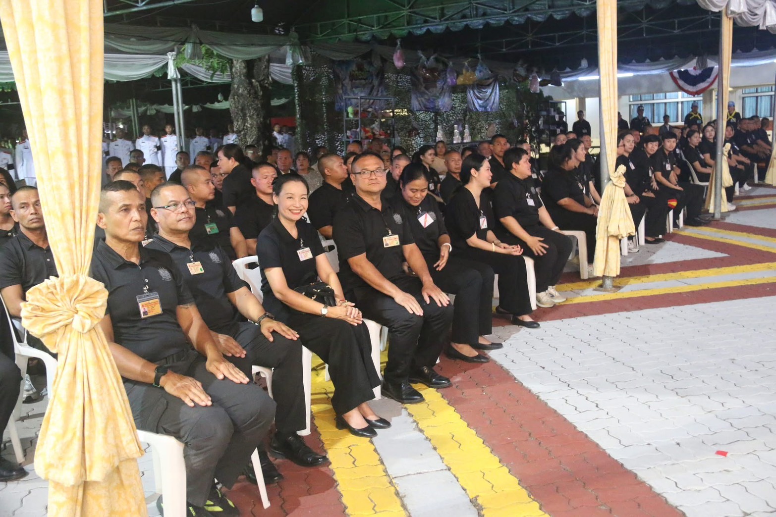พิธีถวายพระพรชัยมงคลฯ และงานเลี้ยงปิดภาคการฝึกของ นนร. ประจำปีการศึกษา 2568
เมื่อ วันที่ 31 มี.ค. 69 เวลา 17.00  ณ โรงเลี้ยง นนร.
พลเอกหญิง สมเด็จพระกนิษฐาธิราชเจ้า กรมสมเด็จพระเทพรัตนราชสุดาฯ สยามบรมราชกุมารี เสด็จฯ ทรงร่วมงานเลี้ยงปิดภาคการฝึกของนักเรียนนายร้อย โรงเรียนนายร้อยพระจุลจอมเกล้า ประจำปีการศึกษา 2568
โอกาสนี้ทรงร่วมกิจกรรมของนักเรียนนายร้อย ที่นำความรู้จากการเรียน และประสบการณ์จากการฝึกภาคสนาม มาสร้างสรรค์ในรูปแบบเกมส์ที่สนุกและเข้าใจง่าย พร้อมทั้งการจัดงานเลี้ยงปิดภาคเรียนครั้งนี้ เพื่อถวายพระพรชัยมงคล พลเอกหญิง สมเด็จพระกนิษฐาธิราชเจ้า กรมสมเด็จพระเทพรัตนราชสุดาฯ สยามบรมราชกุมารี เนื่องในโอกาสวันคล้ายวันพระราชสมภพ 2 เมษายน 2569 รวมไปถึงให้นักเรียนนายร้อยได้พบปะสังสรรค์หลังสำเร็จการฝึกและศึกษา ณ ศูนย์การทหาร และหน่วยต่างๆตลอดทั้งปี