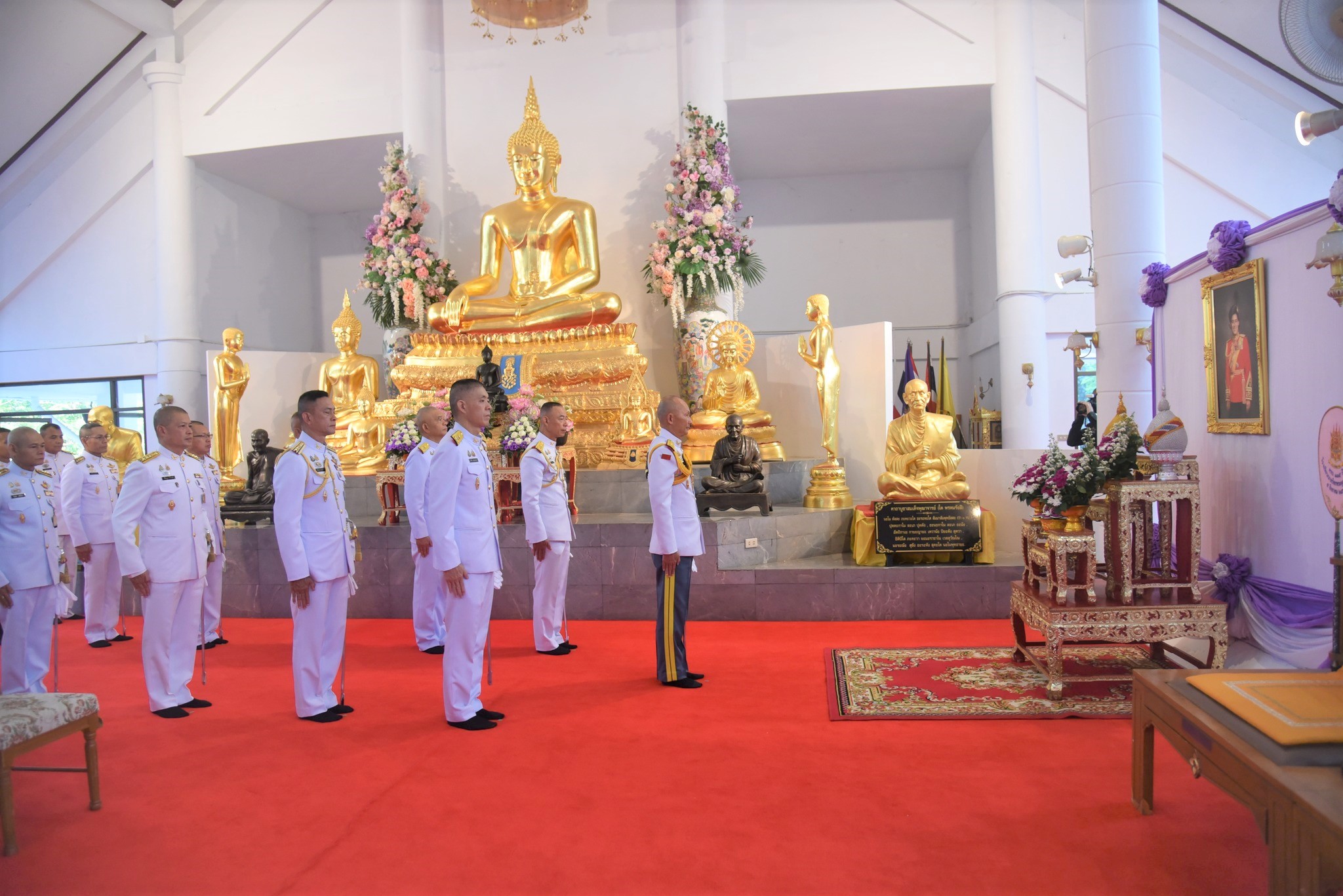 วันที่ 1 เม.ย. 69 /905MakeMeritHBD
กิจกรรมเฉลิมพระเกียรติ พลเอกหญิง สมเด็จพระกนิษฐาธิราชเจ้า กรมสมเด็จพระเทพรัตนราชสุดาฯ สยามบรมราชกุมารี เนื่องในโอกาสวันคล้ายวันพระราชสมภพ 2 เมษายน 2569
เมื่อ วันที่ 1 เม.ย. 69 เวลา 07.00 น. โรงเรียนนายร้อยพระจุลจอมเกล้า จัดกิจกรรมเฉลิมพระเกียรติ พลเอกหญิง สมเด็จพระกนิษฐาธิราชเจ้า กรมสมเด็จพระเทพรัตนราชสุดาฯ สยามบรมราชกุมารี โดยมีพิธีถวายพระพร ถวายราชสักการะ การเจริญพระพุทธมนต์ และทำบุญตักบาตรพระสงฆ์ ถวายเป็นพระราชกุศล เนื่องในโอกาสวันคล้ายวันพระราชสมภพ 2 เมษายน 2569 ณ พุทธศาสนสถาน รร.จปร.
