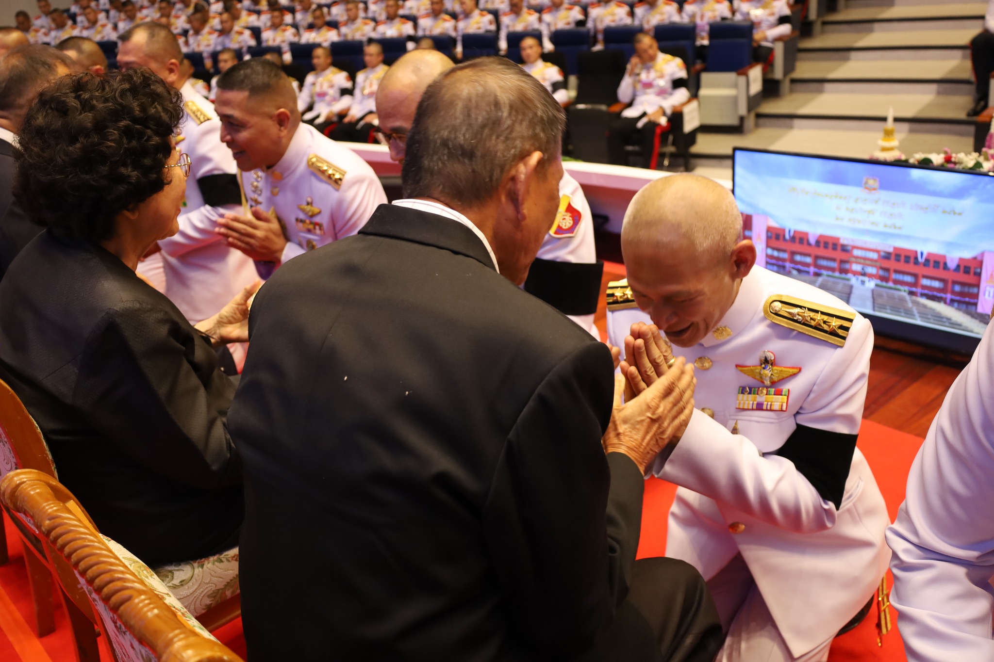 28 พ.ค. 69 /TeacherDay69 / พิธีมุทิตาจิตแด่อดีตครู อาจารย์ รร.จปร. (วันไหว้ครู) ประจำปีการศึกษา 2569 เพื่อเป็นการแสดงความกตัญญูกตเวทีและความเคารพต่อครู อาจารย์ ผู้ประสิทธิ์ประสาทวิชาความรู้ เป็นโอกาสที่ศิษย์จะได้ขอขมาที่เคยล่วงเกินด้วยวาจาหรือกระทำผิดต่อครูอาจารย์ ทั้งต่อหน้าและลับหลัง พร้อมรำลึกถึงพระคุณ ของครู อาจารย์ รร.จปร. ทั้งในอดีตและปัจจุบัน
