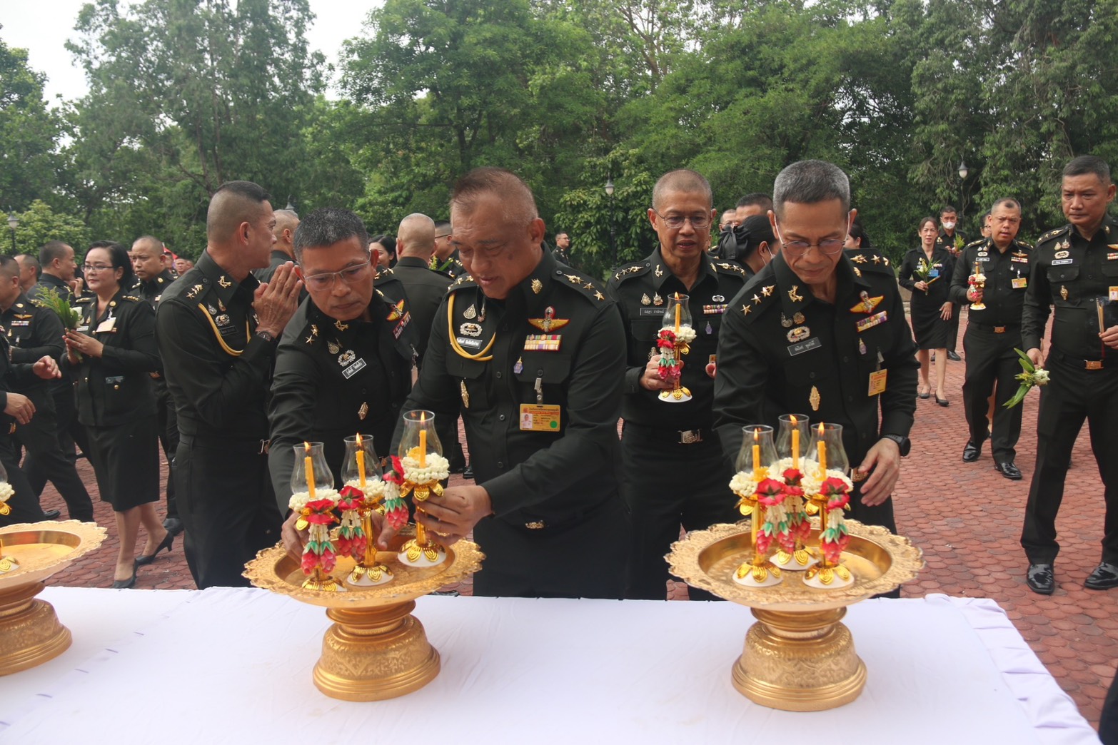 29 พ.ค. 69 /Visakhabucha69/ เนื่องในวันวิสาขบูชาโรงเรียนนายร้อยพระจุลจอมเกล้า จัดกิจกรรมเวียนเทียน ฟังธรรม ณ พุทธศาสนสถานโรงเรียนนายร้อยพระจุลจอมเกล้า นำโดย ผู้บัญชาการโรงเรียนนายร้อยพระจุลจอมเกล้า พร้อมด้วย ผู้อำนวยการส่วนวิชาทหาร นายทหารชั้นผู้ใหญ่ และกำลังพล โรงเรียนนายร้อยพระจุลจอมเกล้าเข้าร่วมพิธี