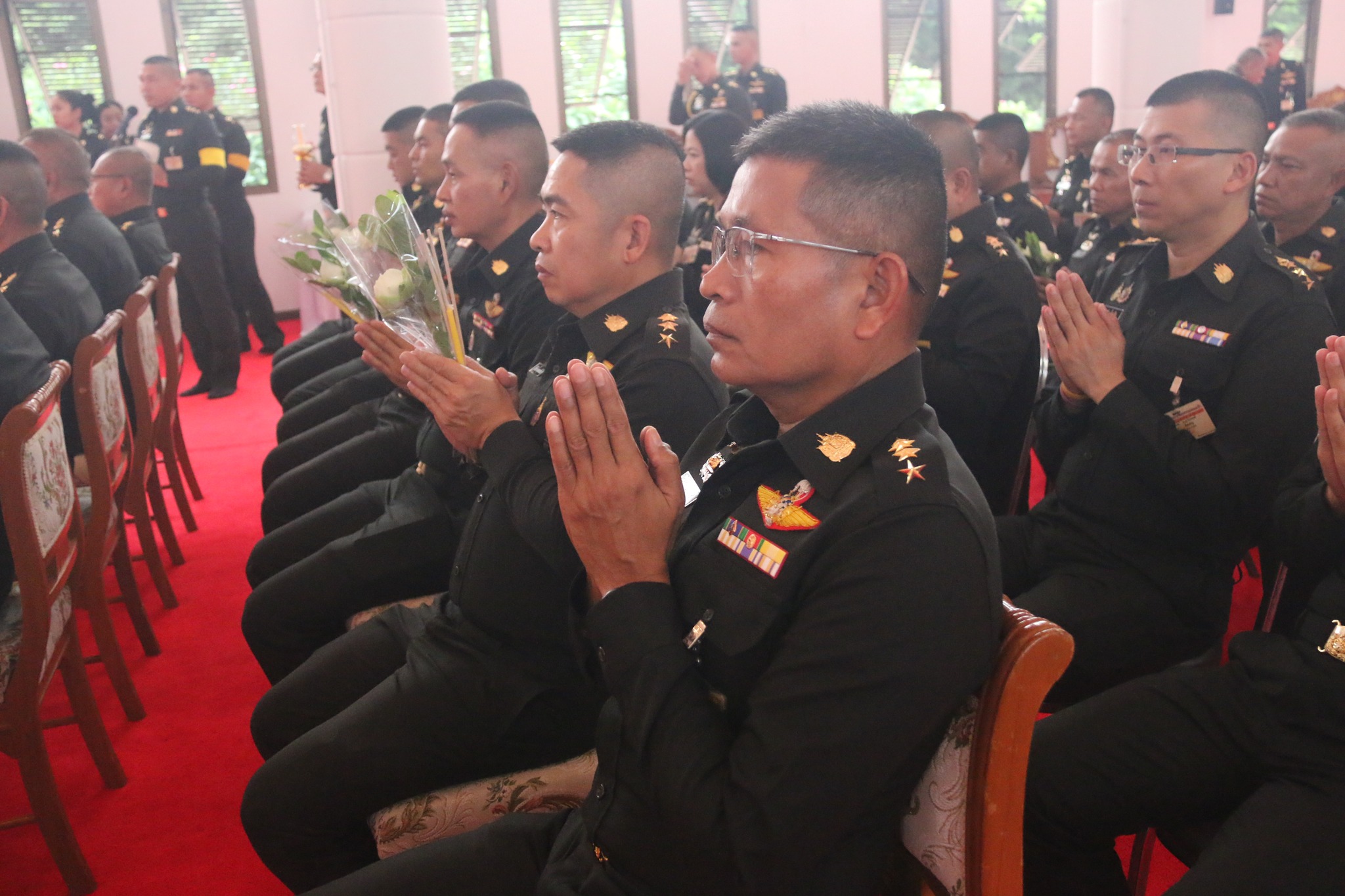 29 พ.ค. 69 /Visakhabucha69/ เนื่องในวันวิสาขบูชาโรงเรียนนายร้อยพระจุลจอมเกล้า จัดกิจกรรมเวียนเทียน ฟังธรรม ณ พุทธศาสนสถานโรงเรียนนายร้อยพระจุลจอมเกล้า นำโดย ผู้บัญชาการโรงเรียนนายร้อยพระจุลจอมเกล้า พร้อมด้วย ผู้อำนวยการส่วนวิชาทหาร นายทหารชั้นผู้ใหญ่ และกำลังพล โรงเรียนนายร้อยพระจุลจอมเกล้าเข้าร่วมพิธี