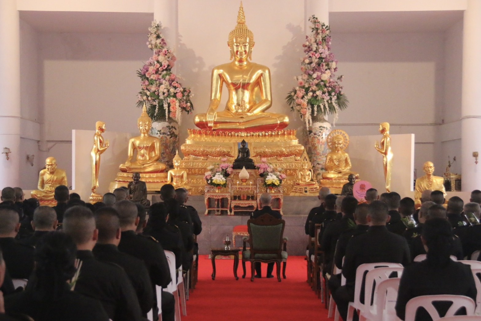 29 พ.ค. 69 /Visakhabucha69/ เนื่องในวันวิสาขบูชาโรงเรียนนายร้อยพระจุลจอมเกล้า จัดกิจกรรมเวียนเทียน ฟังธรรม ณ พุทธศาสนสถานโรงเรียนนายร้อยพระจุลจอมเกล้า นำโดย ผู้บัญชาการโรงเรียนนายร้อยพระจุลจอมเกล้า พร้อมด้วย ผู้อำนวยการส่วนวิชาทหาร นายทหารชั้นผู้ใหญ่ และกำลังพล โรงเรียนนายร้อยพระจุลจอมเกล้าเข้าร่วมพิธี