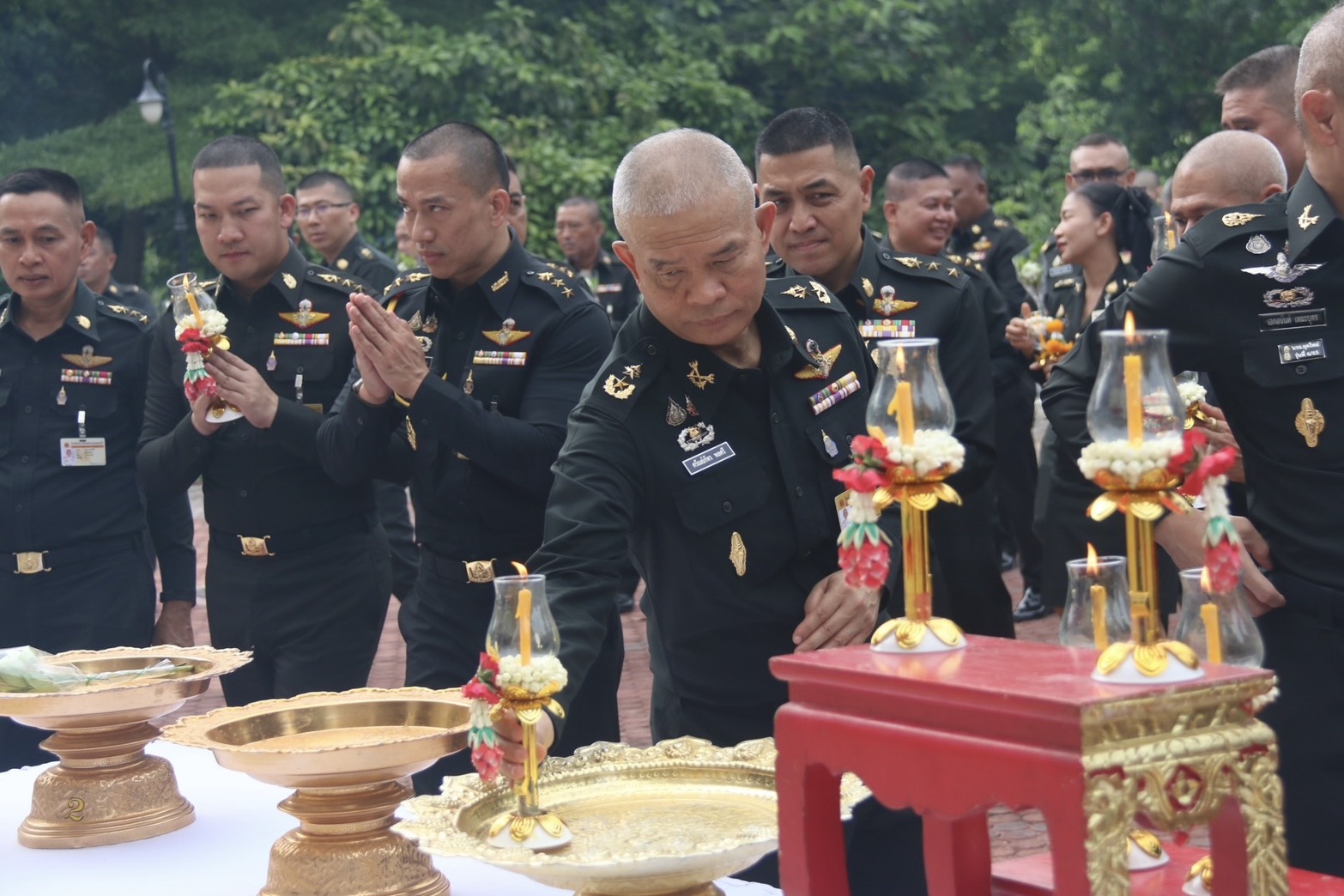 29 พ.ค. 69 /Visakhabucha69/ เนื่องในวันวิสาขบูชาโรงเรียนนายร้อยพระจุลจอมเกล้า จัดกิจกรรมเวียนเทียน ฟังธรรม ณ พุทธศาสนสถานโรงเรียนนายร้อยพระจุลจอมเกล้า นำโดย ผู้บัญชาการโรงเรียนนายร้อยพระจุลจอมเกล้า พร้อมด้วย ผู้อำนวยการส่วนวิชาทหาร นายทหารชั้นผู้ใหญ่ และกำลังพล โรงเรียนนายร้อยพระจุลจอมเกล้าเข้าร่วมพิธี