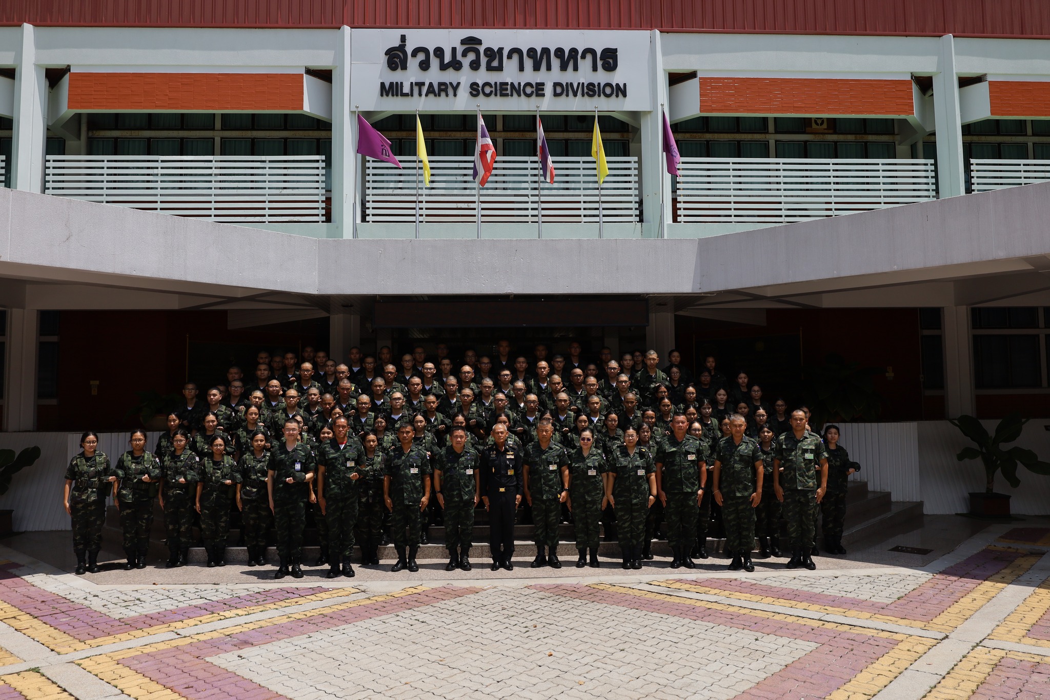 1 มิ.ย. 69/StudentDocter69/ พิธีเปิดการฝึกวิชาทหารให้กับ นพท./นศพ.วพม. ชั้นปีที่ 2 รุ่นที่ 51 ประจำปีการศึกษา 2569 ห้วงการฝึกระหว่างวันที่ 1 - 12 มิ.ย. 69 โดยมี พ.อ. จิระเดช  วงศ์สุวัฒน์ รองผู้อำนวยการ ส่วนวิชาทหาร โรงเรียนนายร้อยพระจุลจอมเกล้า เป็นประธานในพิธี