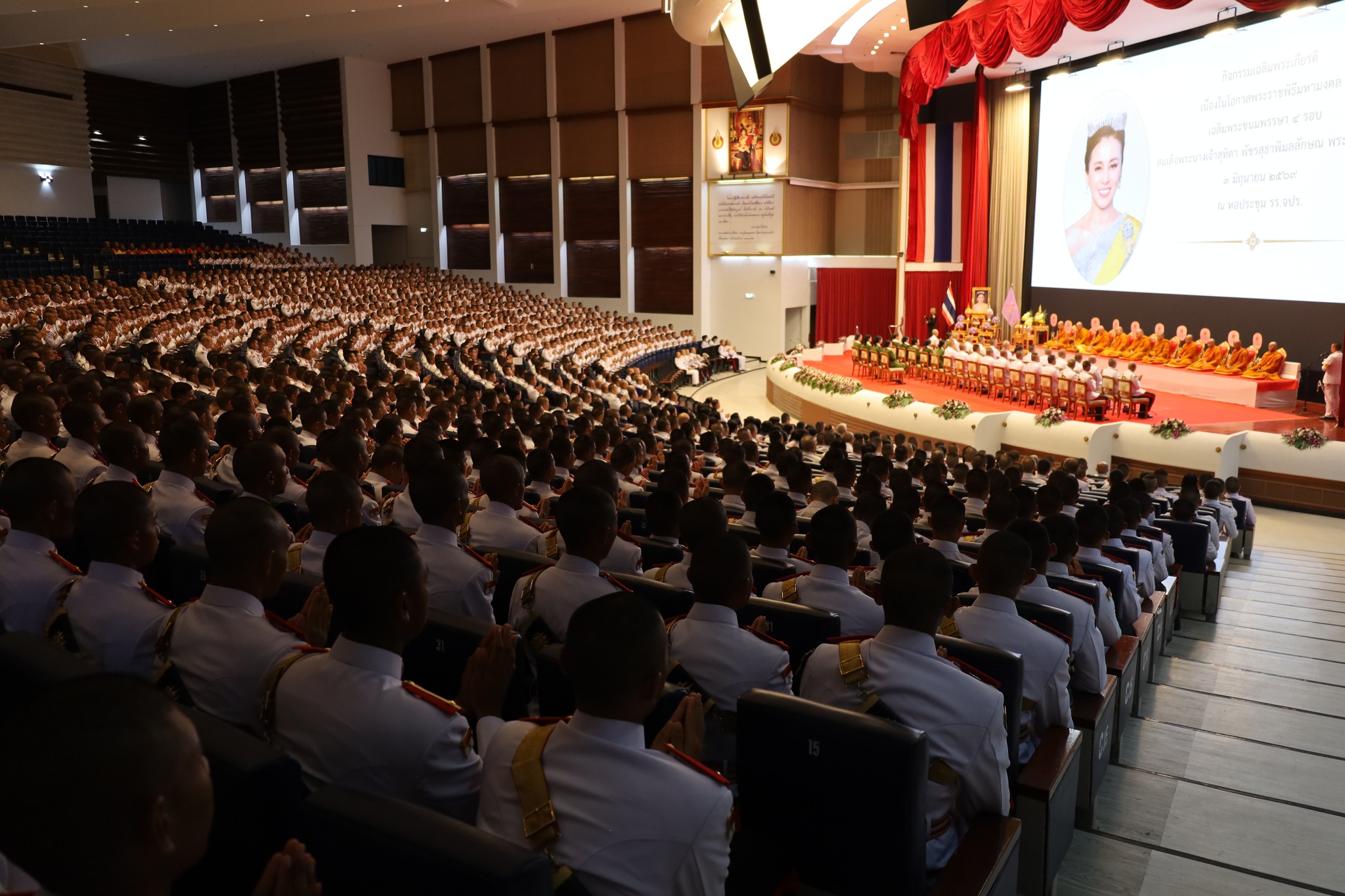 2 มิ.ย. 69/QueenSutida69/ กิจกรรมเฉลิมพระเกียรติ เนื่องในโอกาสวันมหามงคลเฉลิมพระชนมพรรษา 4 รอบ สมเด็จพระนางเจ้าสุทิดา พัชรสุธาพิมลลักษณ พระบรมราชินี 3 มิถุนายน 2569 โดยมีพิธีเจริญพระพุทธมนต์ พิธีถวายเครื่องราชสักการะ ถวายราชสดุดี และพิธีลงนามถวายพระพรชัยมงคล เพื่อเป็นการแสดงความจงรักภักดี สำนึกในพระมหากรุณาธิคุณ และเฉลิมฉลองเนื่องในโอกาสวันคล้ายวันพระราชสมภพ น้อมสำนึกในพระมหากรุณาธิคุณ โดยมุ่งเน้นการบำเพ็ญสาธารณประโยชน์ อาทิ กิจกรรมจิตอาสา การบริจาคโลหิต การปลูกป่า เป็นต้น