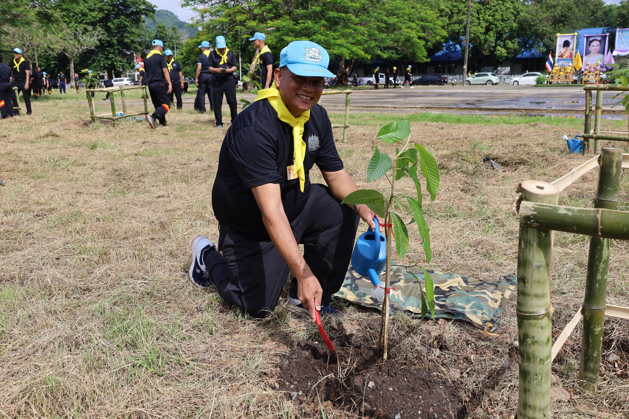กิจกรรมจิตอาสาปลูกป่าเฉลิมพระเกียรติ เนื่องในโอกาสวันมหามงคลเฉลิมพระชนมพรรษา 4 รอบ สมเด็จพระนางเจ้าสุทิดา พัชรสุธาพิมลลักษณ พระบรมราชินี เมื่อวันที่ 3 มิ.ย. 69 จัดขึ้นเพื่อฟื้นฟูสภาพป่าที่เสื่อมโทรม เพิ่มพื้นที่สีเขียว และอนุรักษ์ทรัพยากรธรรมชาติ ในพื้นที่โรงเรียนนายร้อยพระจุลจอมเกล้า โดยมีวัตถุประสงค์หลักเพื่อถวายเป็นพระราชกุศลและแสดงความจงรักภักดี