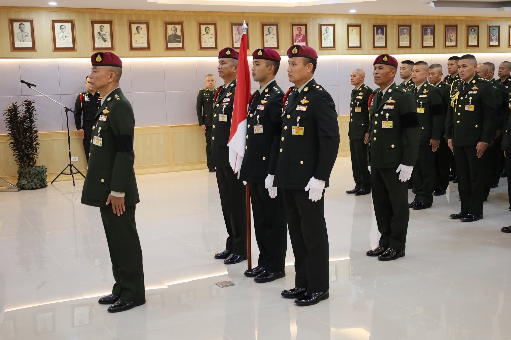 พิธีรับ-ส่งหน้าที่ ผู้อำนวยการส่วนวิชาทหาร โรงเรียนนายร้อยพระจุลจอมเกล้า ระหว่าง พลตรี ศรัณย์ภัทร พลศรี
(ท่านเดิม) กับ พลตรี สนธิเดช พูลสวัสดิ์ (ท่านใหม่) / วันที่ 29 กันยายน 2569 / ChangeOfCommandCeremony69 / เมื่อวันพฤหัสบดีที่ 29 กันยายน 2569 ส่วนวิชาทหาร โรงเรียนนายร้อยพระจุลจอมเกล้า จัดพิธีรับ-ส่งหน้าที่ ผู้อำนวยการส่วนวิชาทหาร โรงเรียนนายร้อยพระจุลจอมเกล้า ระหว่าง พลตรี ศรัณย์ภัทร พลศรี (ท่านเดิม) กับ พลตรี สนธิเดช พูลสวัสดิ์ (ท่านใหม่)
ในการนี้ มีคณะผู้บังคับบัญชา ข้าราชการ ลูกจ้าง พนักงานราชการ ส่วนวิชาทหาร โรงเรียนนายร้อยพระจุลจอมเกล้า เข้าร่วมพิธีประกอบด้วย พิธีสักการะสิ่งศักดิ์สิทธิ์ภายในหน่วย พิธีลงนามในเอกสารรับ-ส่งหน้าที่ ณ ห้องผ่านฟ้ารำลึก และพิธีส่งมอบการบังคับบัญชา ณ ห้องประชุม ชั้น 3 ส่วนวิชาทหาร โรงเรียนนายร้อยพระจุลจอมเกล้า