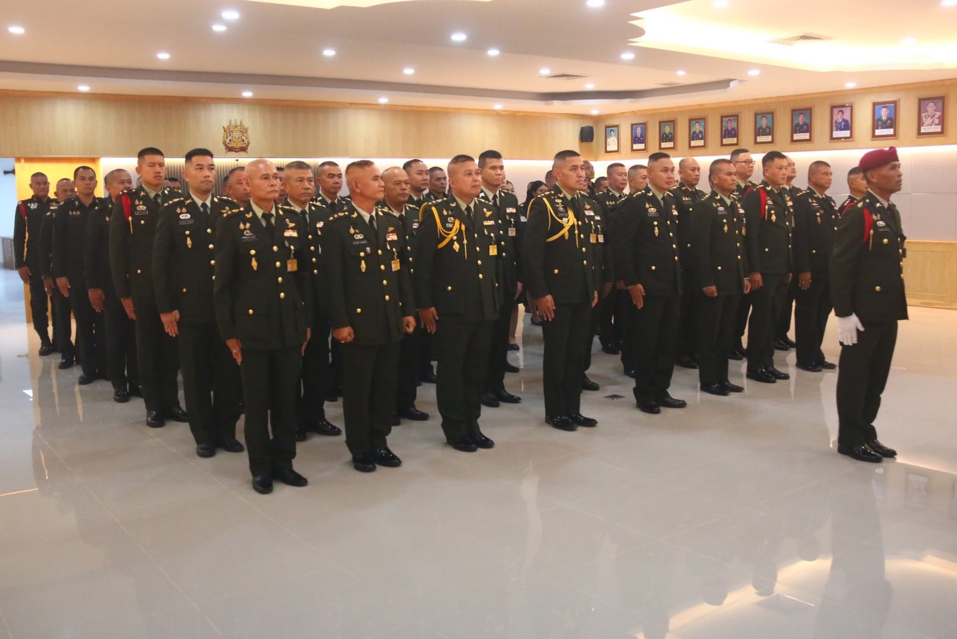 พิธีรับ-ส่งหน้าที่ ผู้อำนวยการส่วนวิชาทหาร โรงเรียนนายร้อยพระจุลจอมเกล้า ระหว่าง พลตรี ศรัณย์ภัทร พลศรี
(ท่านเดิม) กับ พลตรี สนธิเดช พูลสวัสดิ์ (ท่านใหม่) / วันที่ 29 กันยายน 2569 / ChangeOfCommandCeremony69 / เมื่อวันพฤหัสบดีที่ 29 กันยายน 2569 ส่วนวิชาทหาร โรงเรียนนายร้อยพระจุลจอมเกล้า จัดพิธีรับ-ส่งหน้าที่ ผู้อำนวยการส่วนวิชาทหาร โรงเรียนนายร้อยพระจุลจอมเกล้า ระหว่าง พลตรี ศรัณย์ภัทร พลศรี (ท่านเดิม) กับ พลตรี สนธิเดช พูลสวัสดิ์ (ท่านใหม่)
ในการนี้ มีคณะผู้บังคับบัญชา ข้าราชการ ลูกจ้าง พนักงานราชการ ส่วนวิชาทหาร โรงเรียนนายร้อยพระจุลจอมเกล้า เข้าร่วมพิธีประกอบด้วย พิธีสักการะสิ่งศักดิ์สิทธิ์ภายในหน่วย พิธีลงนามในเอกสารรับ-ส่งหน้าที่ ณ ห้องผ่านฟ้ารำลึก และพิธีส่งมอบการบังคับบัญชา ณ ห้องประชุม ชั้น 3 ส่วนวิชาทหาร โรงเรียนนายร้อยพระจุลจอมเกล้า